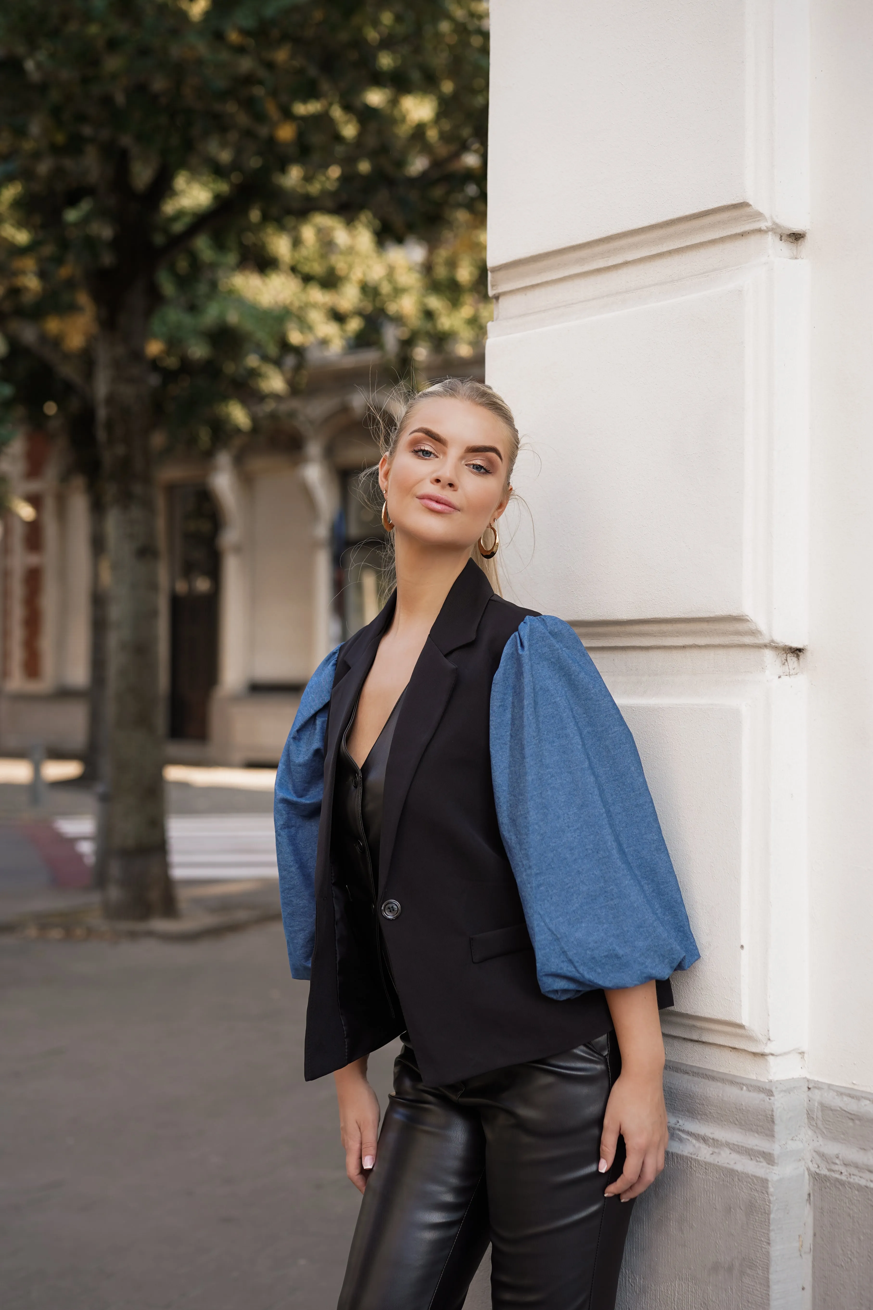 Oversized blazer met denim pofmouwen zwart - Suzie
