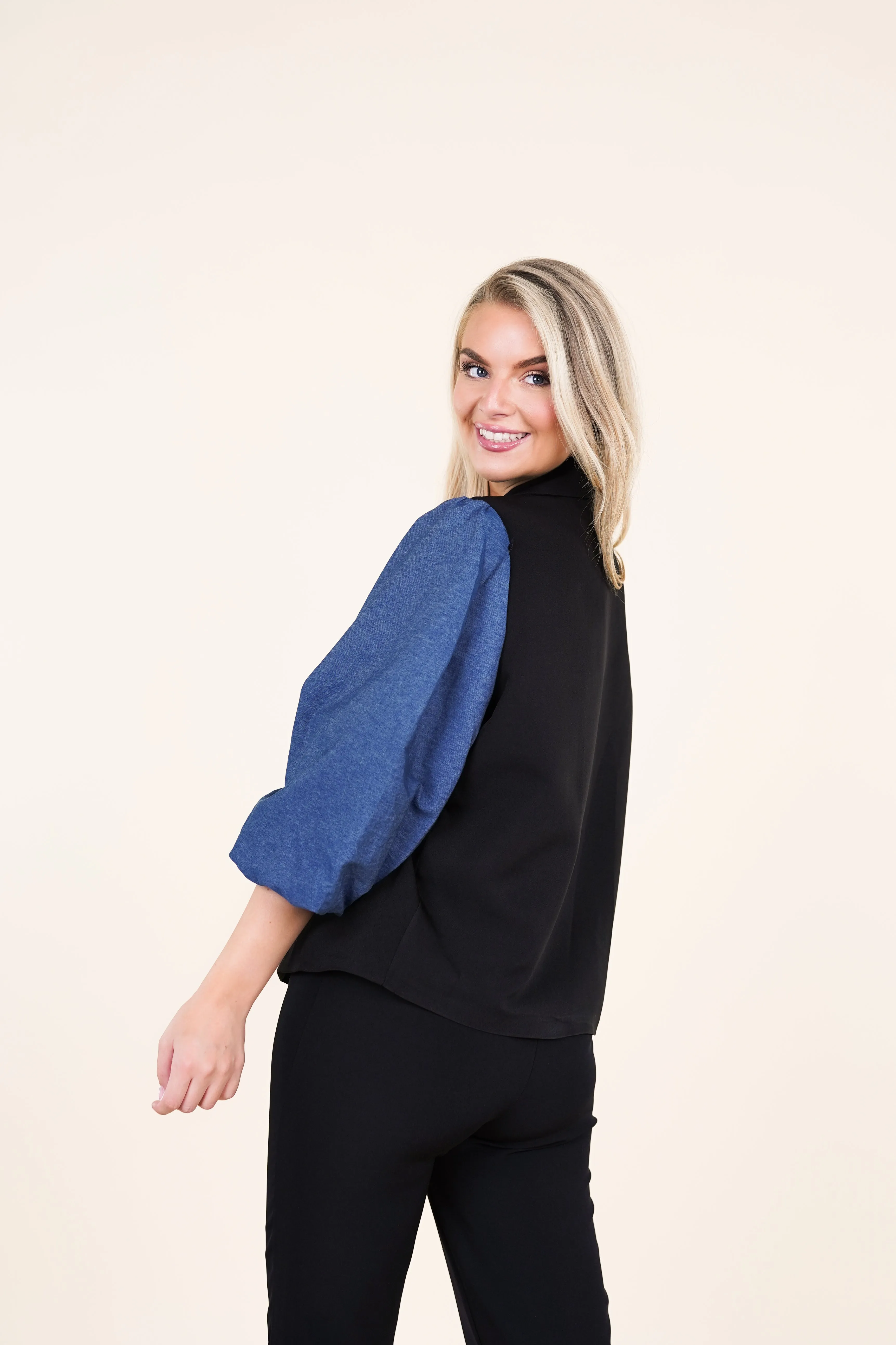 Oversized blazer met denim pofmouwen zwart - Suzie